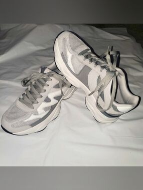 La Sheelah Gray & White Sneakers Size 6.5 Brand New In Box